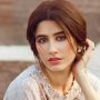 Kubra Khan and Yumna Zaidi Admire Co-Star Syra Yousuf