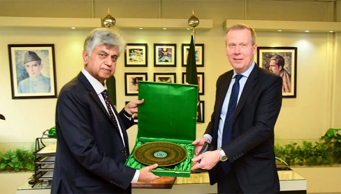 Pakistan, Russia vow to cement bilateral ties in diverse sectors