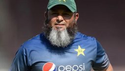 "Babar will go off the field whenever Pakistan will be in a difficult position," says Mushtaq Ahmed