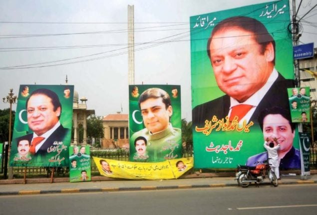 Stones pelted on Nawaz Sharif’s posters in Mandi Bahauddin