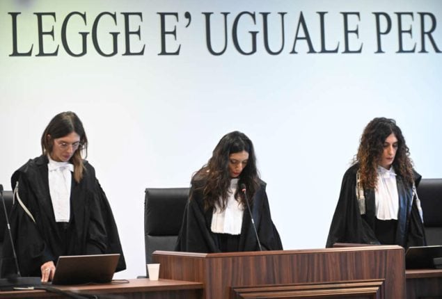 Italy mafia trial: 200 jailed to 2,200 years for mob links