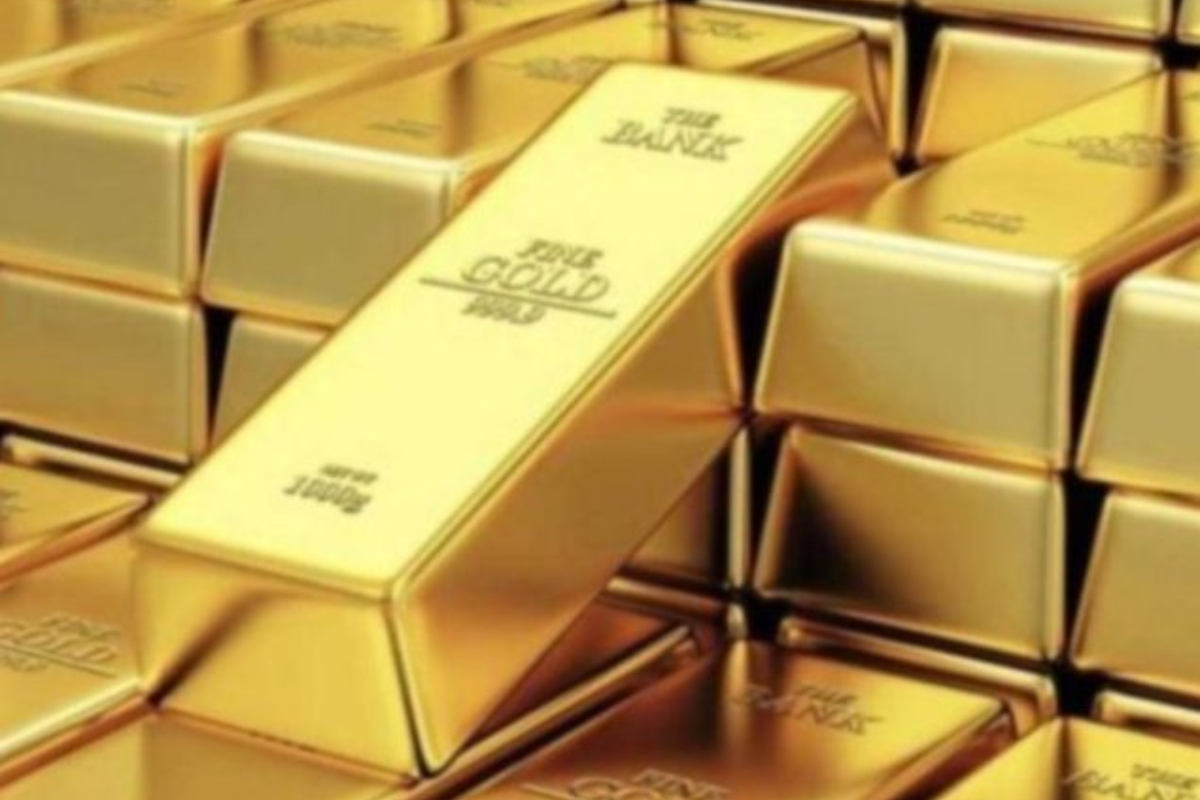 Gold price in Pakistan stands at Rs215,100/tola on Monday