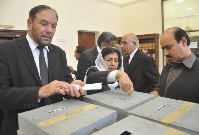 Asma Jahangir group wins SCBA elections