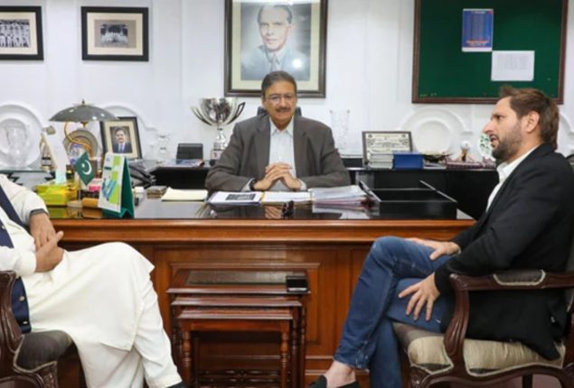 Shahid Afridi Meets PCB Chairman Zaka Ashraf for Discussion