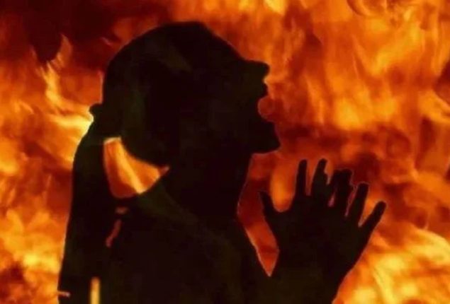 Woman burnt by husband dies in Lahore 