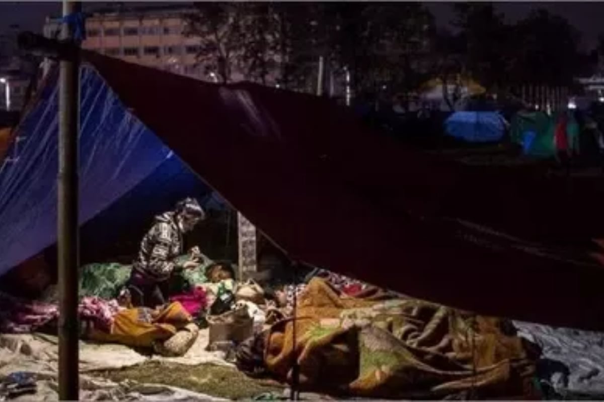 Nepal Earthquake Forces Thousands into Chilly Night