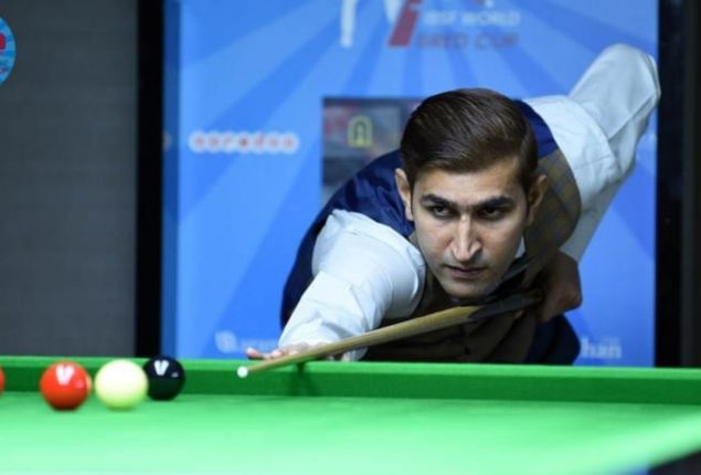 Pakistani Cueists Take Early Lead in World Snooker Championship