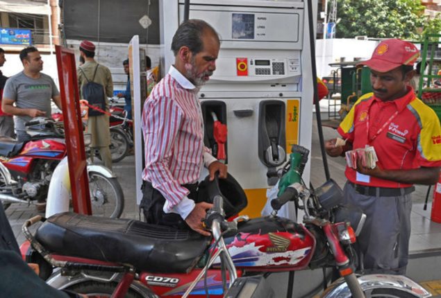 Federal govt keeps petrol price unchanged