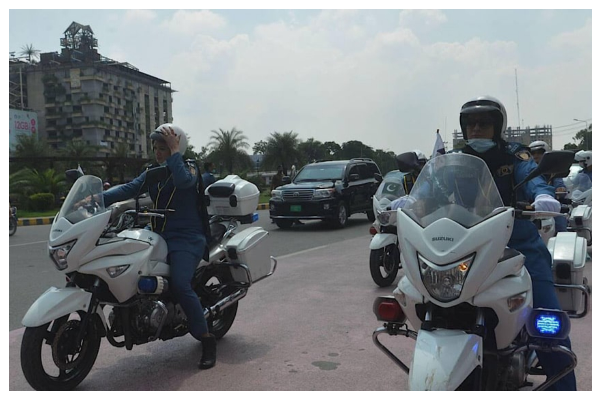 Lahore Traffic Police Suspends Cases Against Individuals with Expired or Foreign Driving Licenses