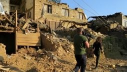 Nepal earthquake: Survivors bury dead & face uncertain future