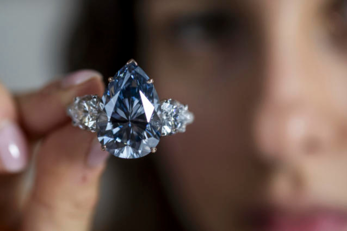Christie's sold rare blue diamonds