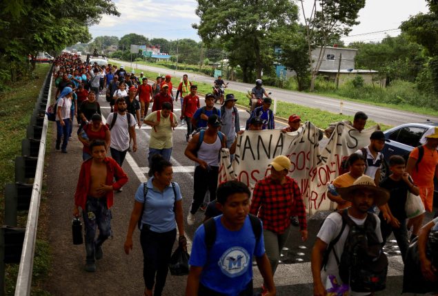 Hundreds depart to join Mexico migrant caravan moving for US