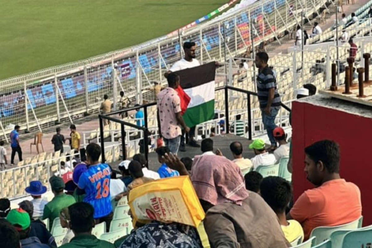 Four arrested during PAK vs BAN match for waving Palestinian flag