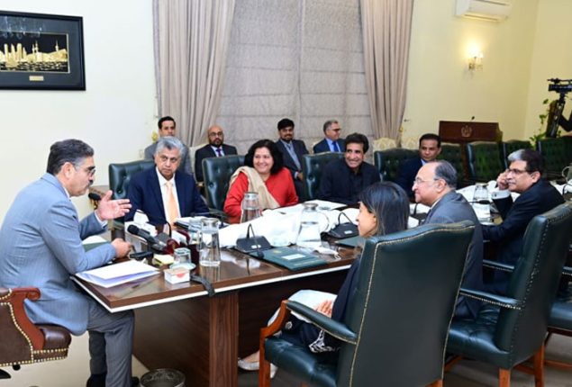 PM Kakar urges media to raise awareness among masses about smuggling, power theft