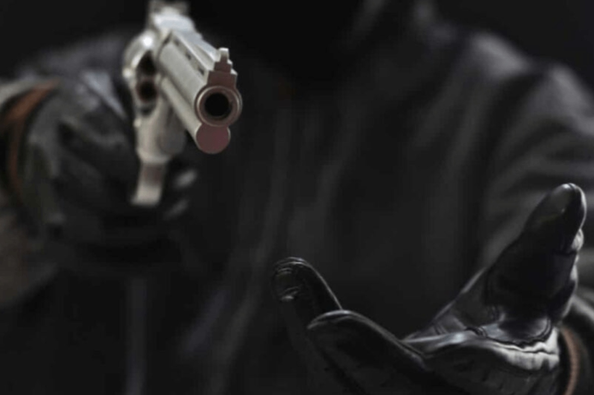 CCTV: Robbers deprive citizen of 0.8 mn cash in 25 seconds