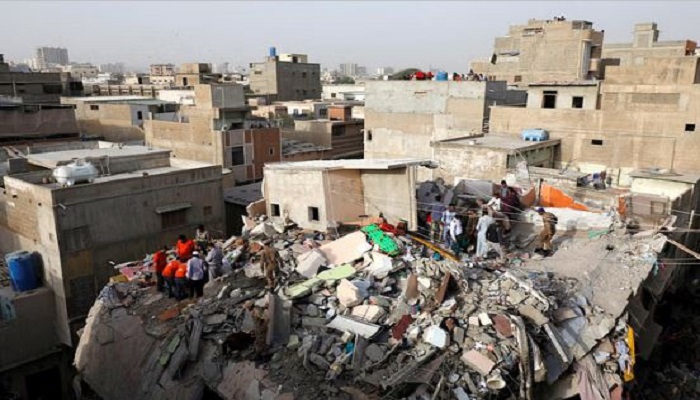 Three dead, 17 injured as building collapses in Karachi