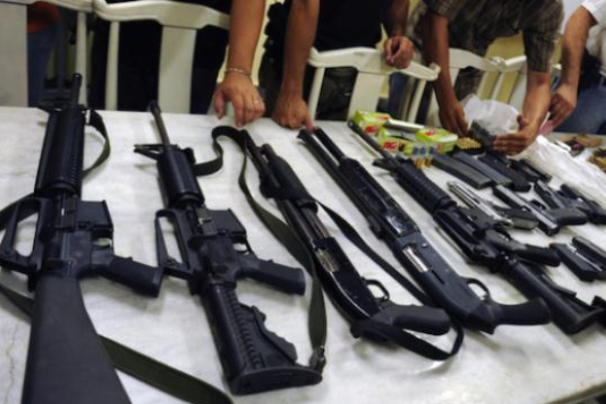 smuggle modern American weapons