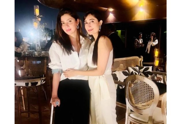 Mahira Khan spotted holding a walking stick, anticipates injury