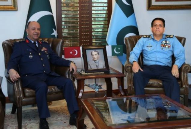 Combat Commander Turkish Air Force visits AIR HQ