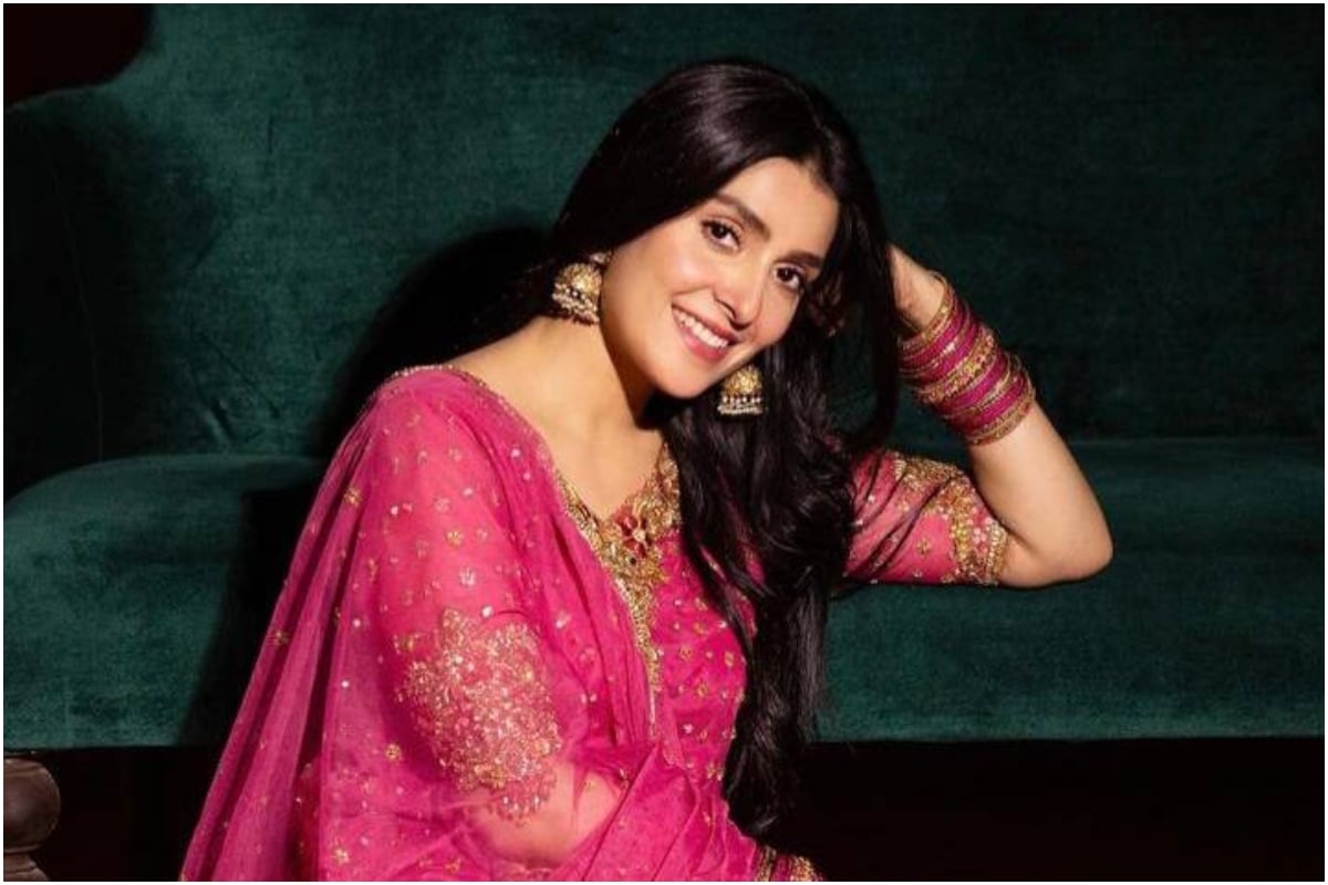 Ayeza Khan Shares Preview of Her Role in New Project