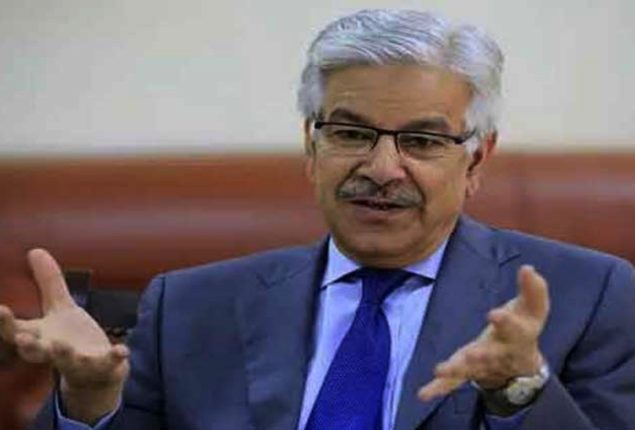 Khawaja Asif sends defamation notice to Usman Dar, his mother 