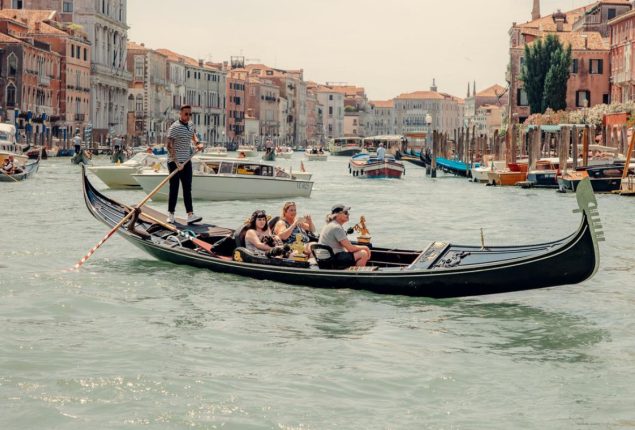 Venice is planning to prohibit large tourist groups and loudspeakers