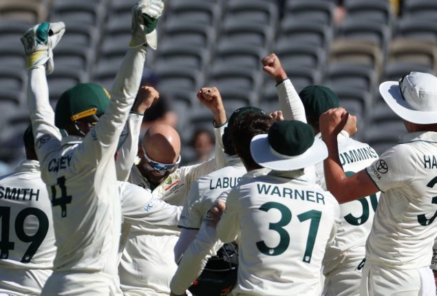 Pakistan all out for 89, Australia clinches easy 360-run victory