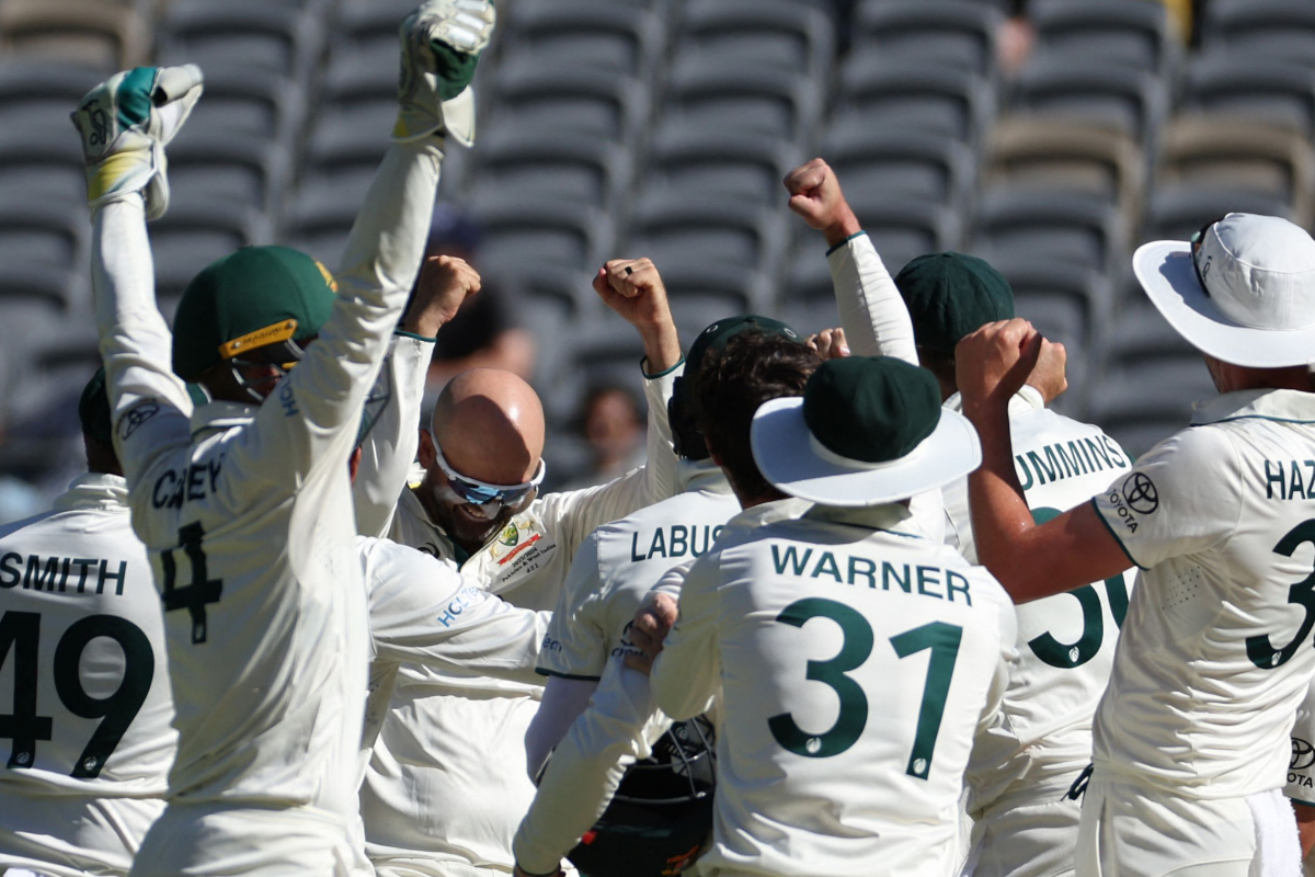 Pakistan all out for 89, Australia clinches easy 360-run victory