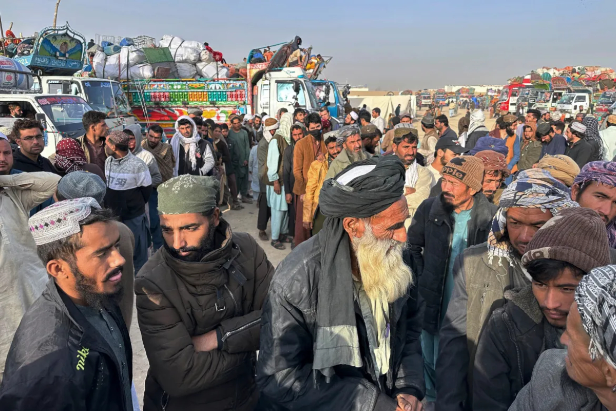 Illegal Afghans mass departure