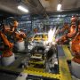 Export-Reliant Japan Faces Setback as Factory Output Declines