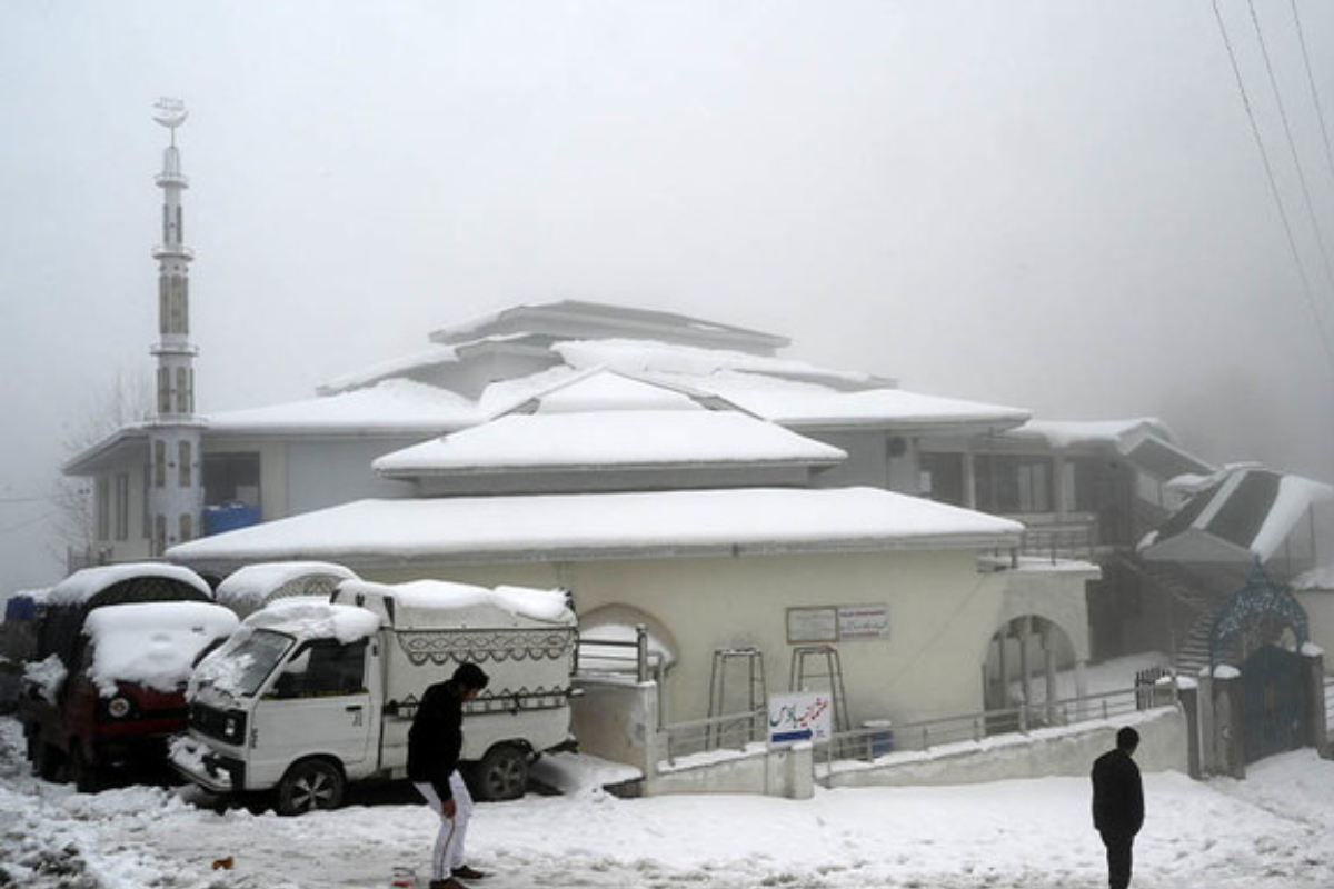 Snowfall Saiful Muluk lake