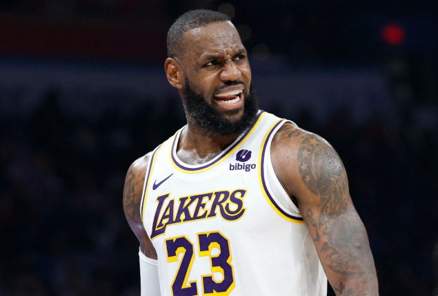 LeBron Unleashes Career-High 40, Rescues Lakers From Skid