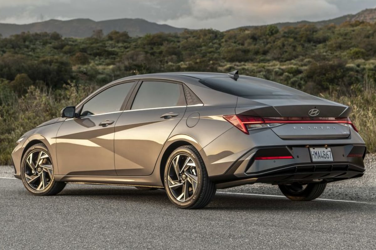 Hyundai Elantra 2025 price in Pakistan January update