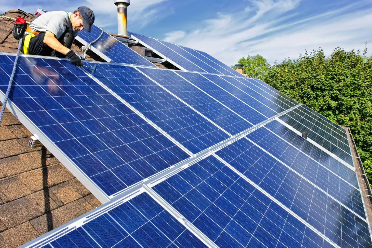 Sindh to solarize government schools, announces energy minister