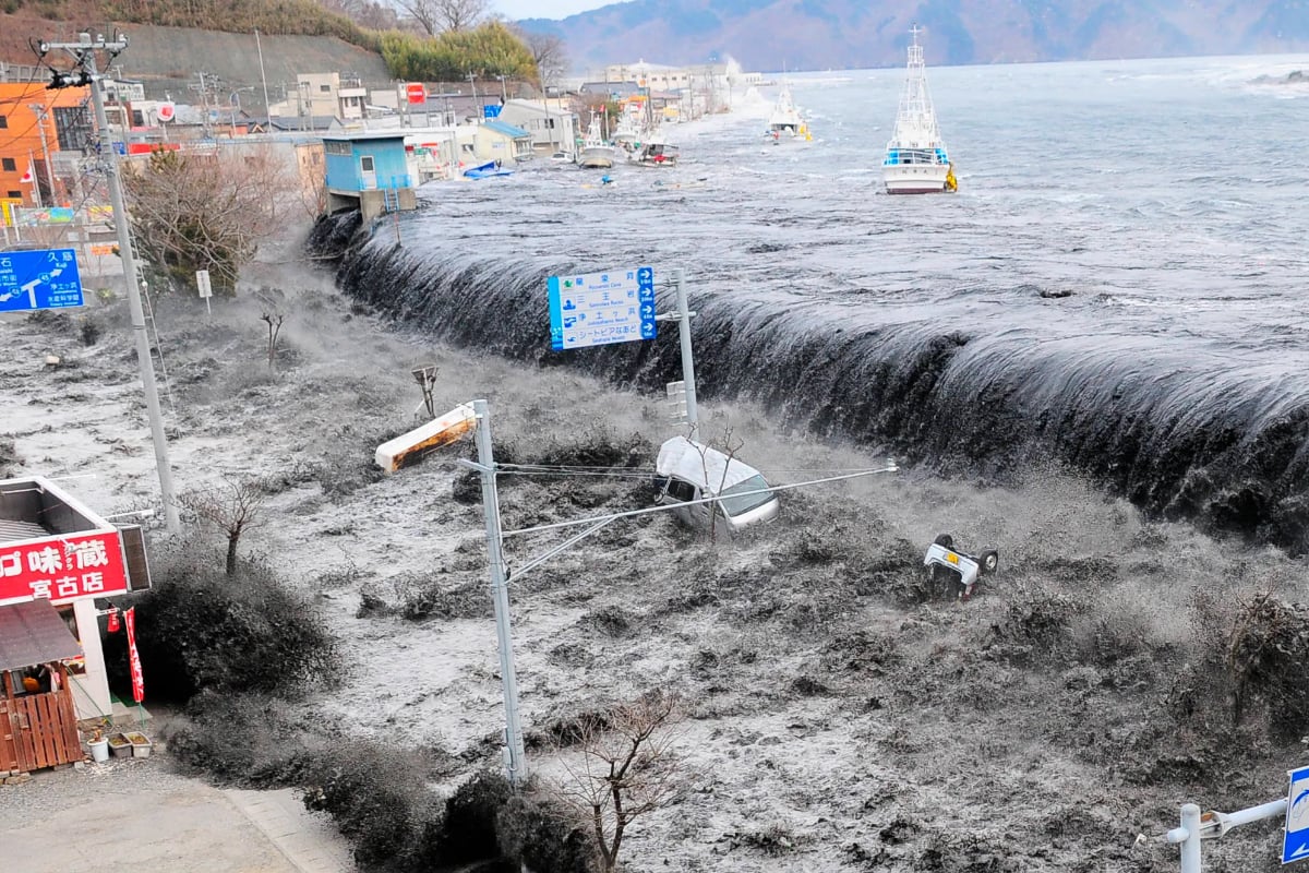 Major earthquake triggers tsunami warnings in Japan