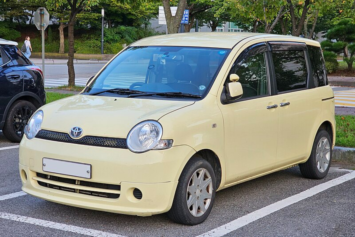 Toyota Sienta latest price in Pakistan 2024 & specifications