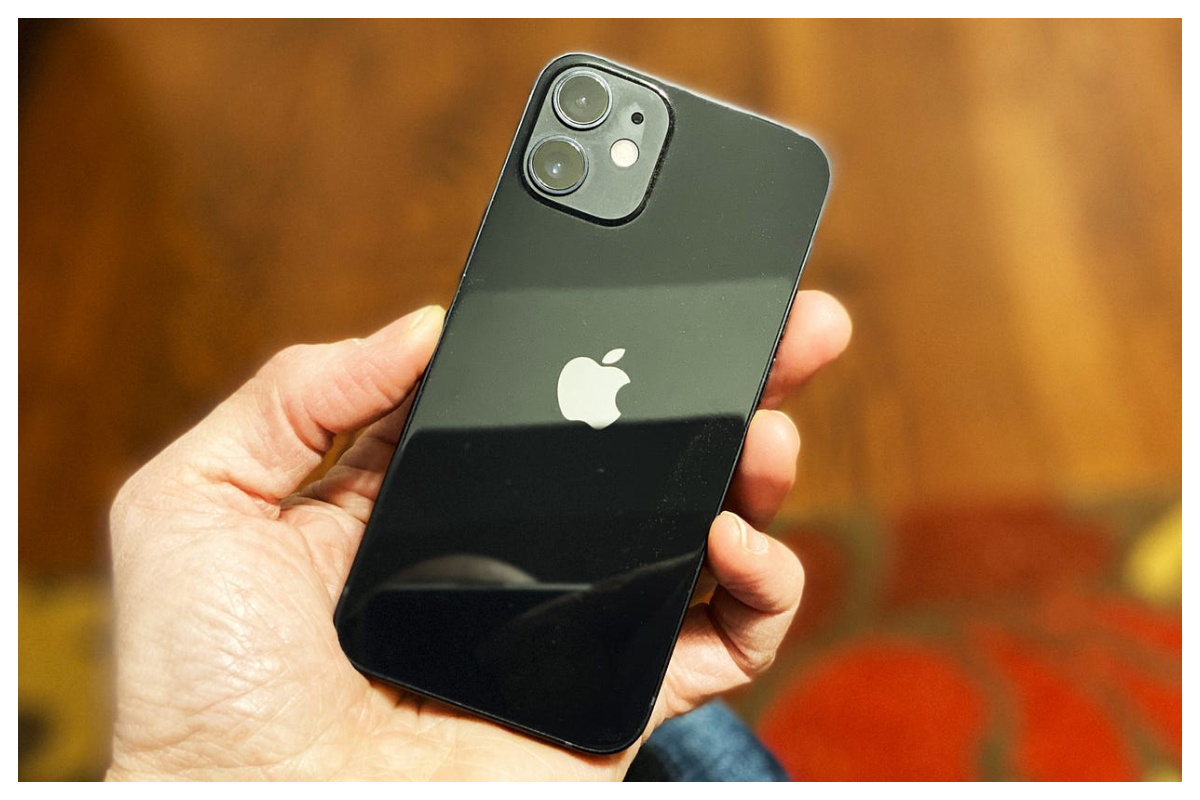 Apple forecasts decrease in iPhone sales