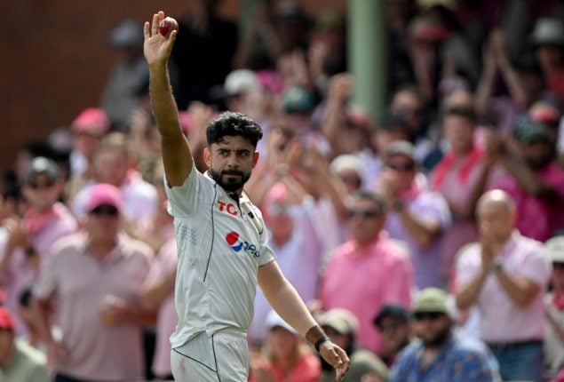 Aamer Jamal bags 6-fer as Pakistan trashes Australia for 299
