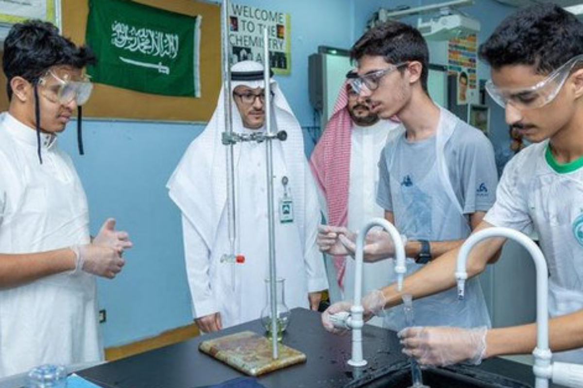 الطلاب السعوديون يسحقون أولمبياد العلوم ويحصدون 610 جوائز في 2023