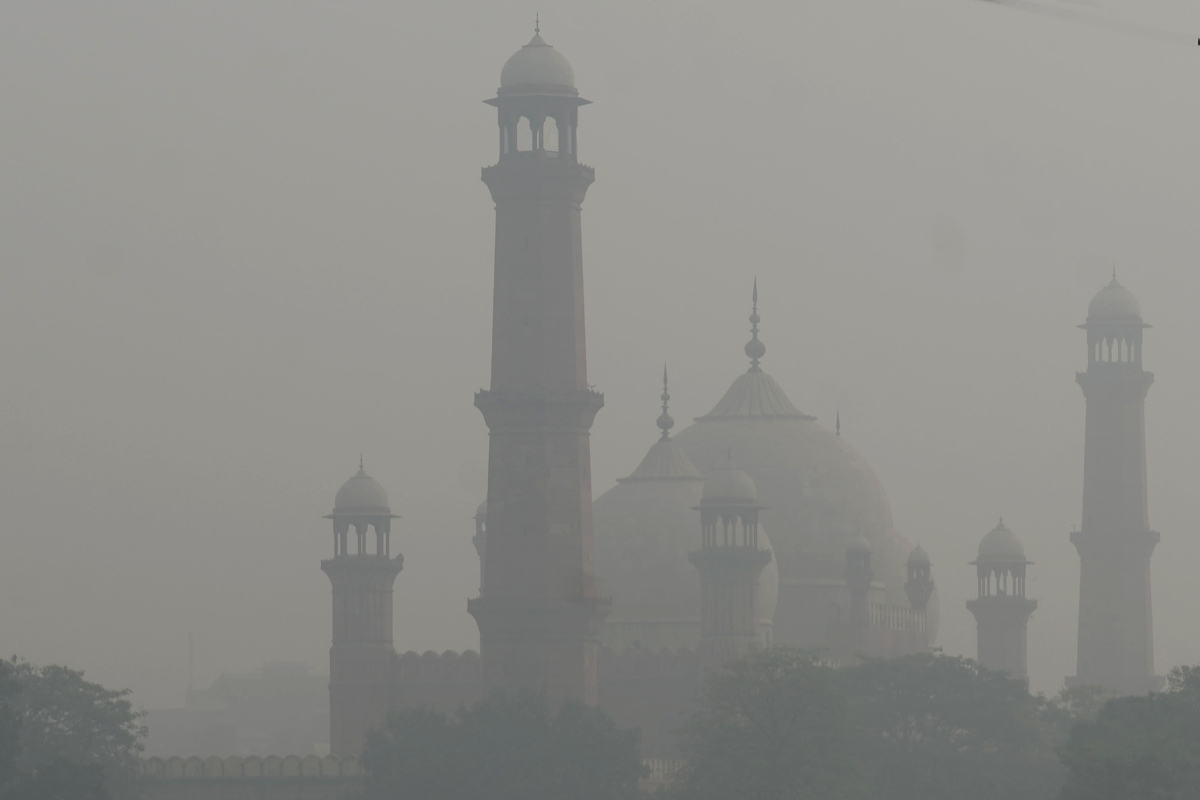 Weather Update; isolated rains, gusty winds expected in Lahore, Punjab