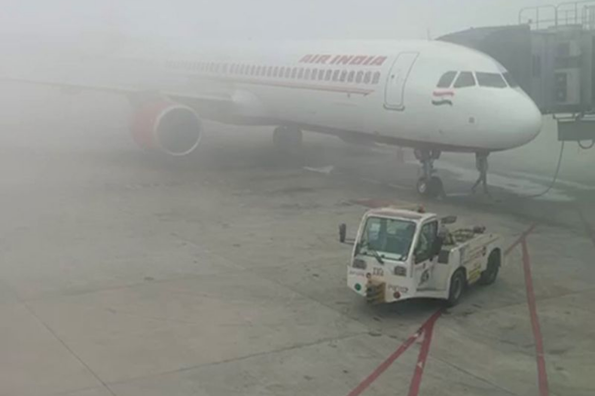 Indian flight enroute London faces bomb threat, contacts ATC Karachi