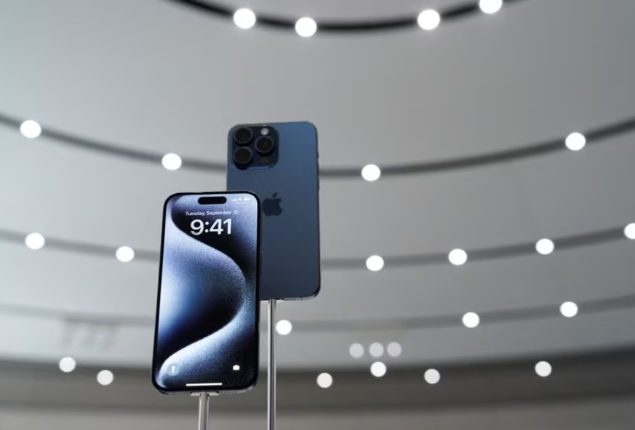 Apple surpasses Samsung as top seller of smartphones
