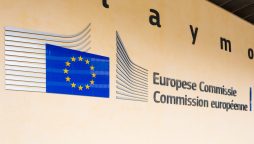 EU Commission Reviews Apple's Tap-and-Go Tech Access Proposal
