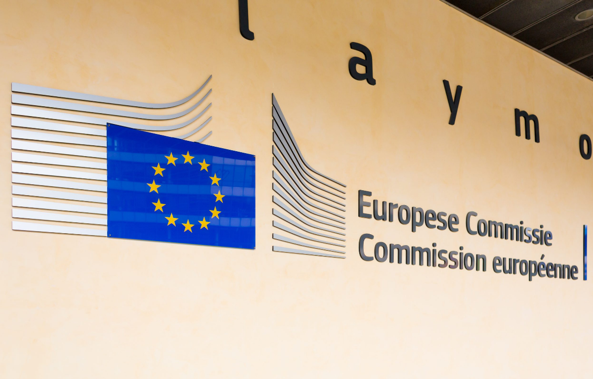 EU Commission Reviews Apple's Tap-and-Go Tech Access Proposal