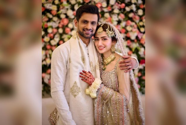 Shoaib Malik ties knot with popular actor Sana Javed