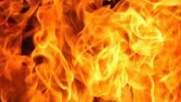 Massive fire erupts at mobile market in Peshawar  