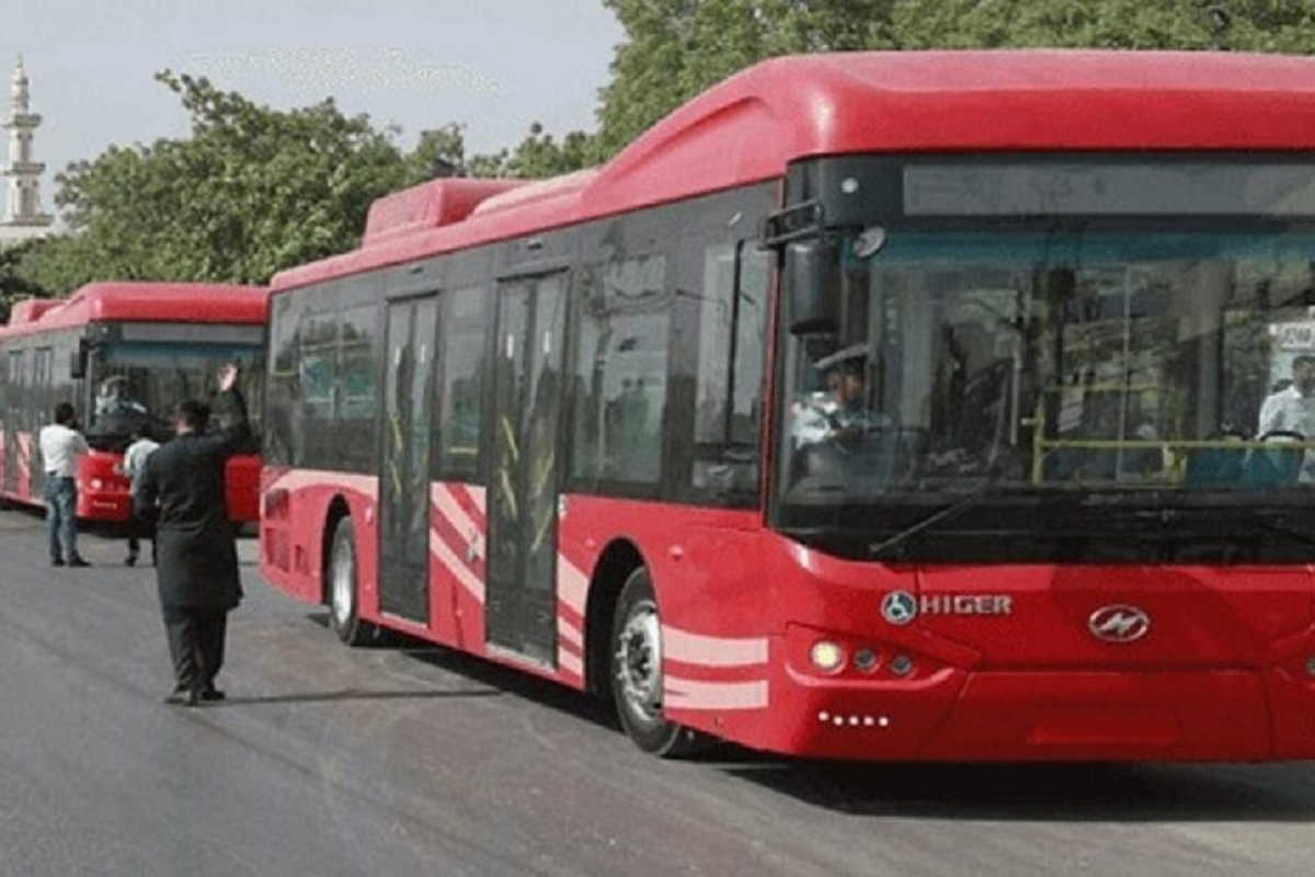 Is Hawkes Bay Beach a Stop on People Bus Service’s R13 Route?