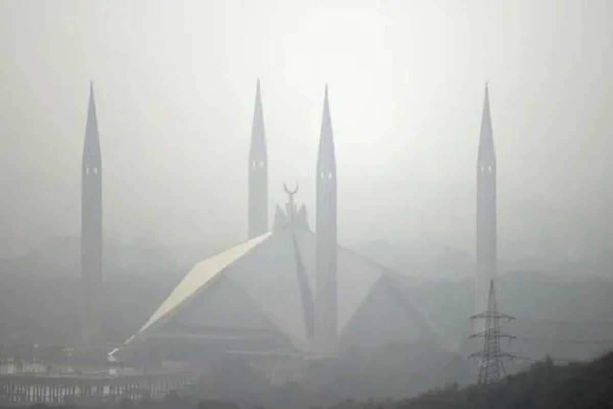 Cold wave, thick fog prevail in Islamabad, parts of Pakistan