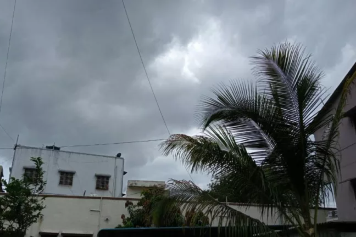 Karachi Weather Alert: Residents Enjoy Refreshing West Winds