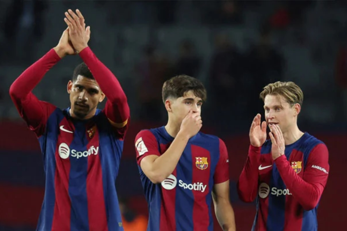 Barcelona struggles on and off the pitch as key players look to leave